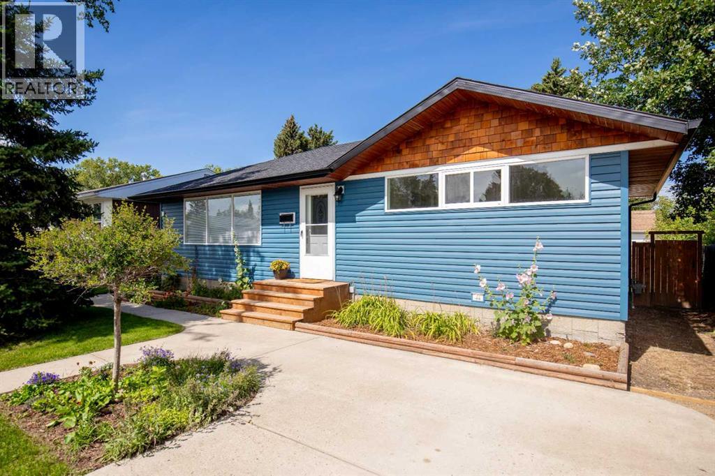 4912 43 Street Property Photo 1