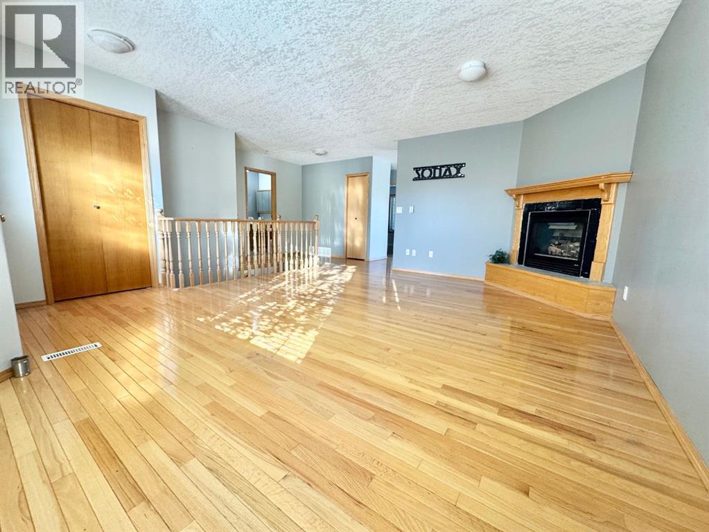 4920 53 Avenue Property Photo 2