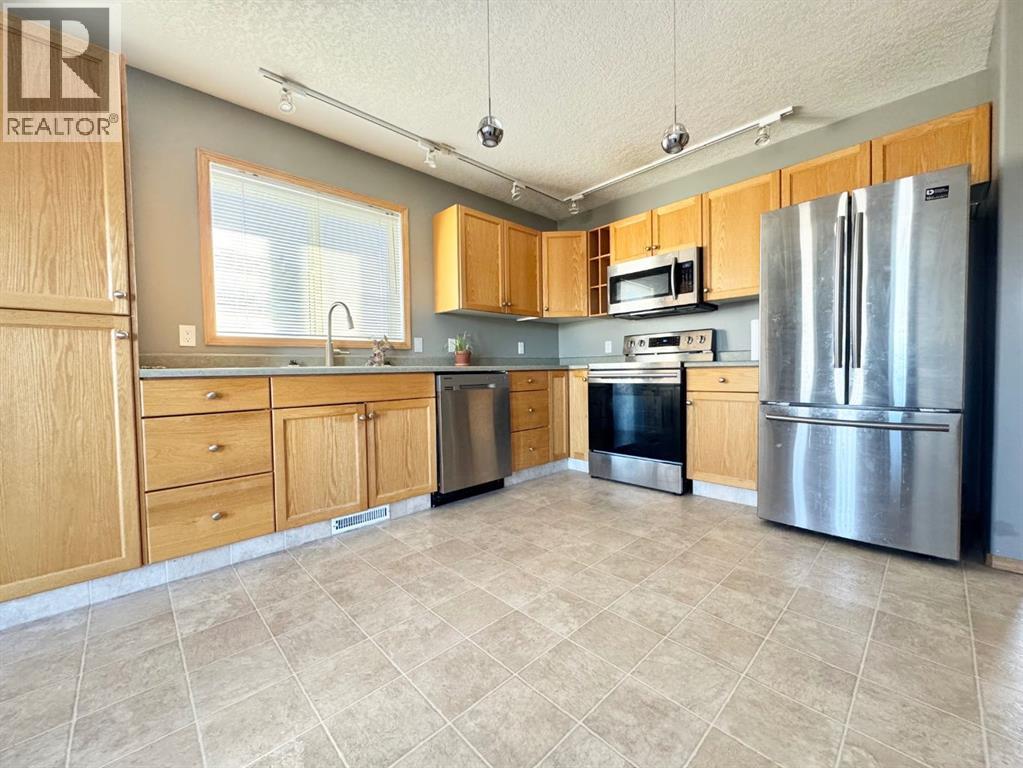 4920 53 Avenue Property Photo 5