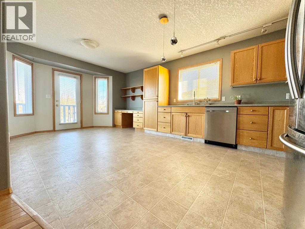 4920 53 Avenue Property Photo 6