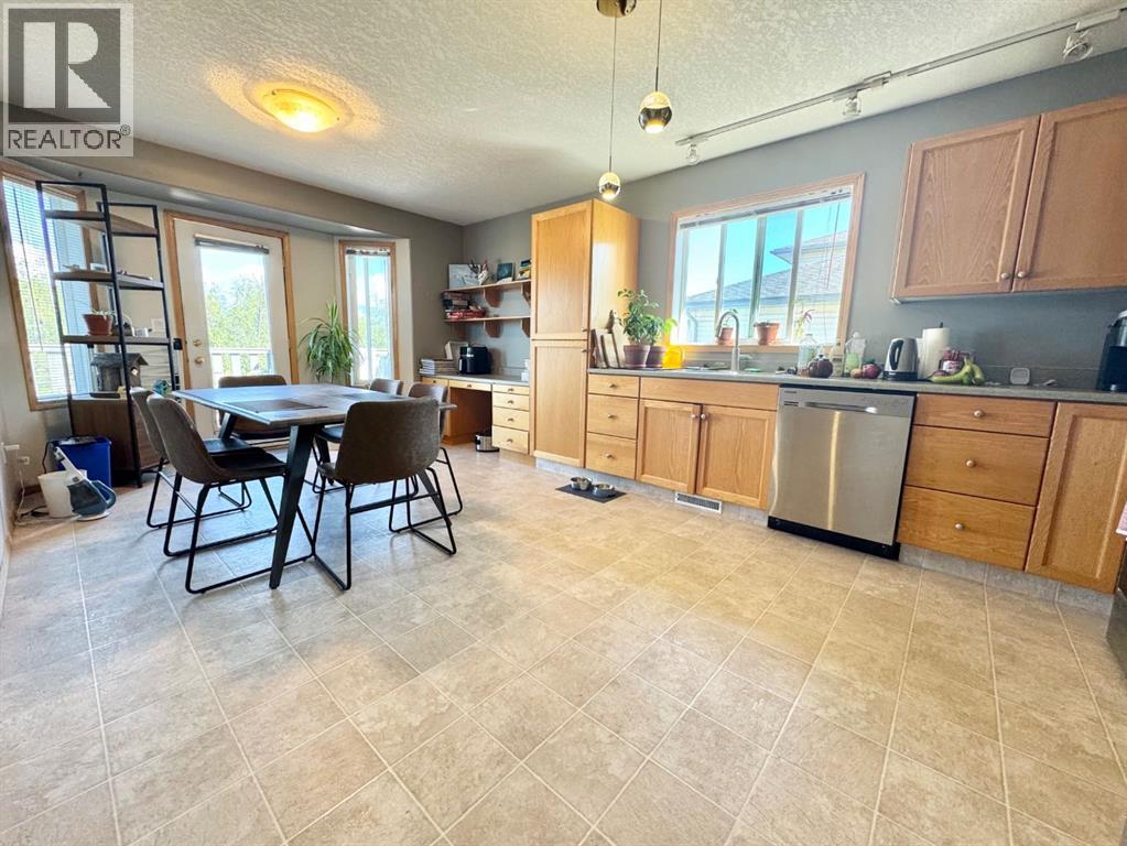 4920 53 Avenue Property Photo 8