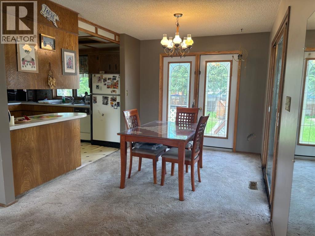 4716 55 Avenue Property Photo 2