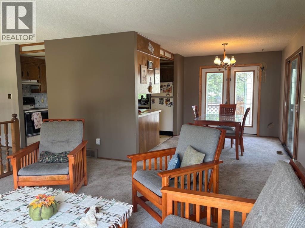 4716 55 Avenue Property Photo 3