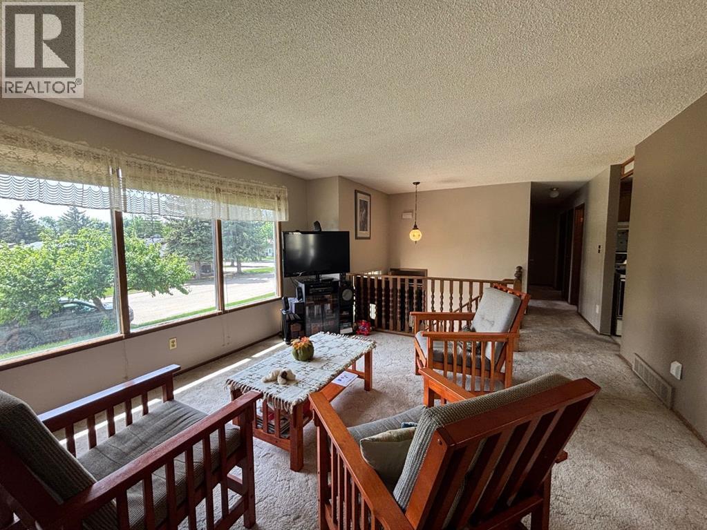 4716 55 Avenue Property Photo 5