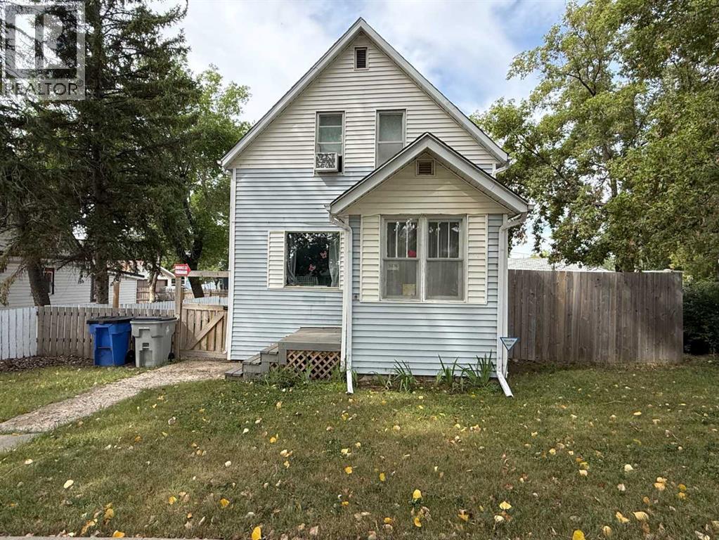 5136 46 Street Property Photo 1