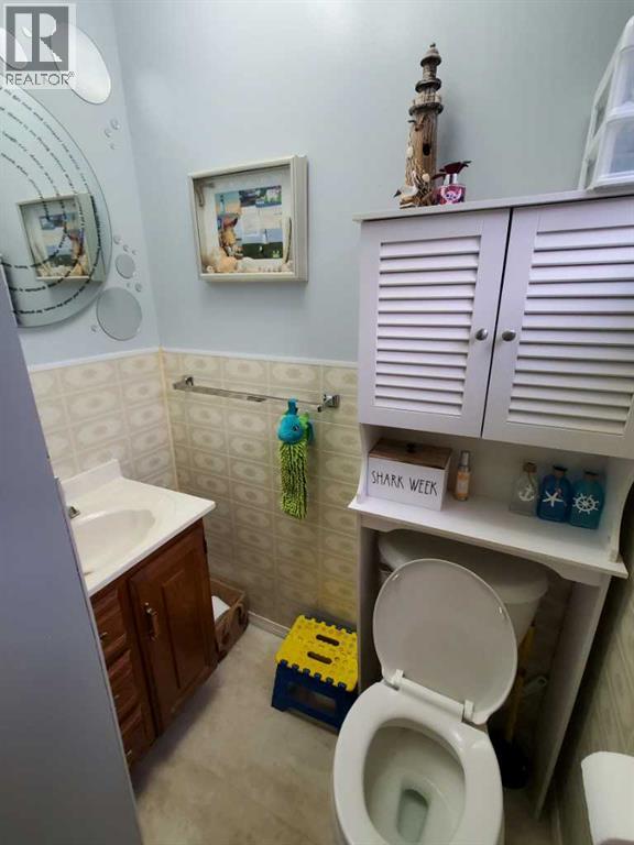 5136 46 Street Property Photo 5