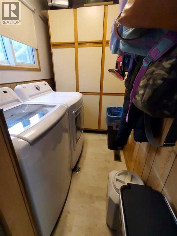 5136 46 Street Property Photo 6