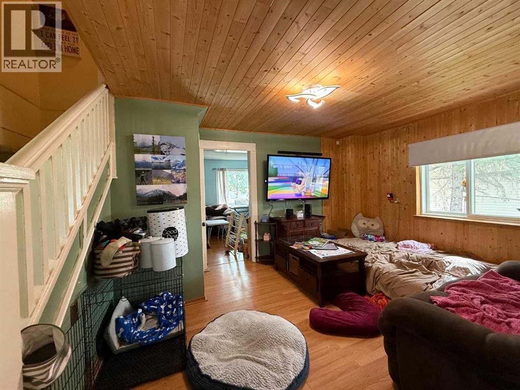 5136 46 Street Property Photo 7