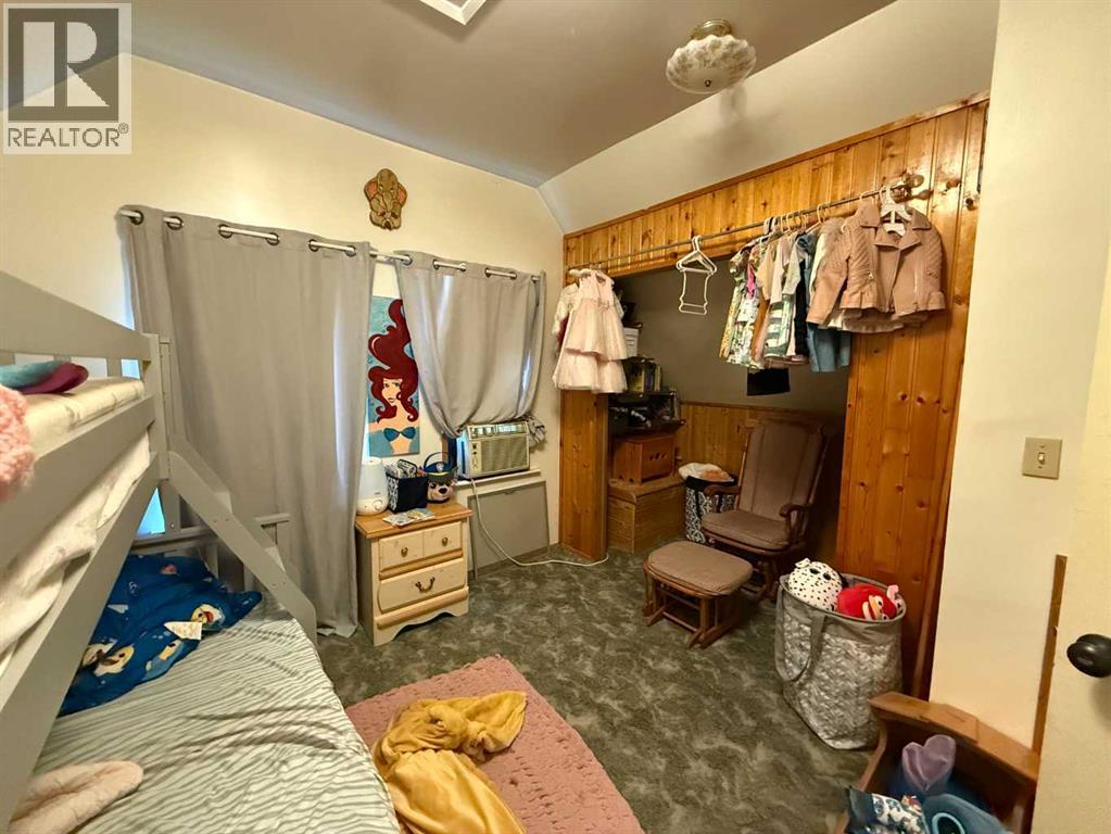 5136 46 Street Property Photo 11
