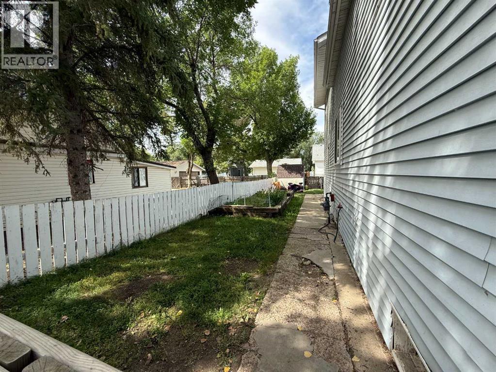 5136 46 Street Property Photo 19