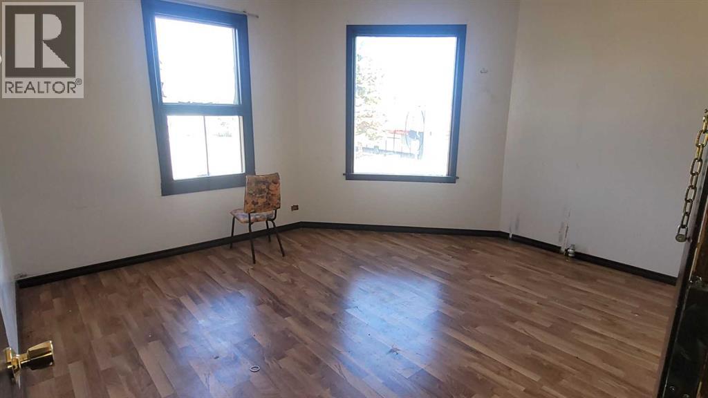 4918 50 Avenue Property Photo 22