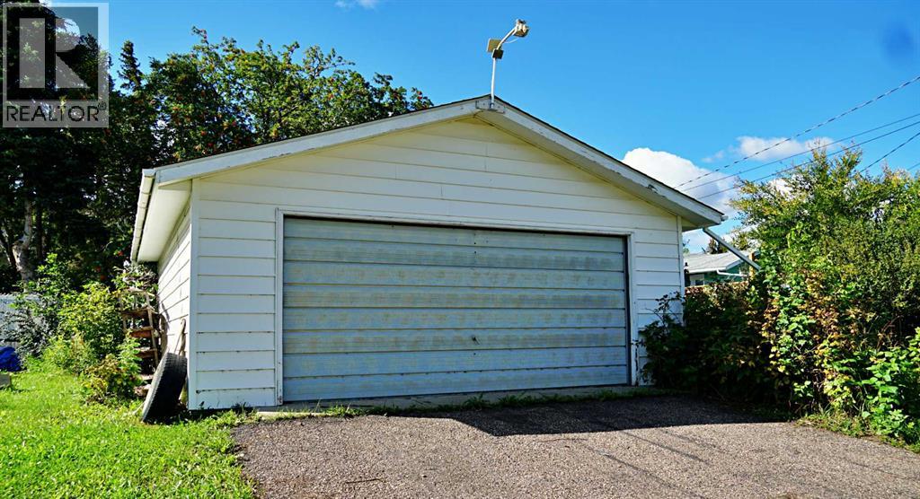 5308 52nd Avenue Property Photo 3