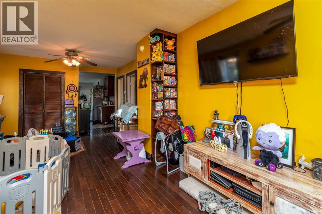 116 1 Avenue W Property Photo 6