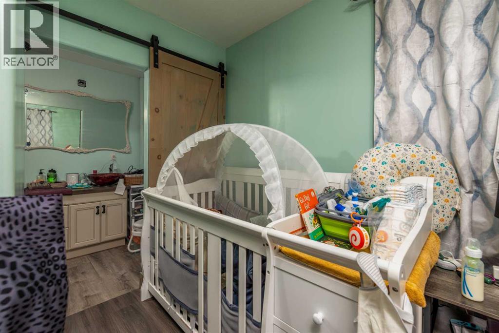 116 1 Avenue W Property Photo 10