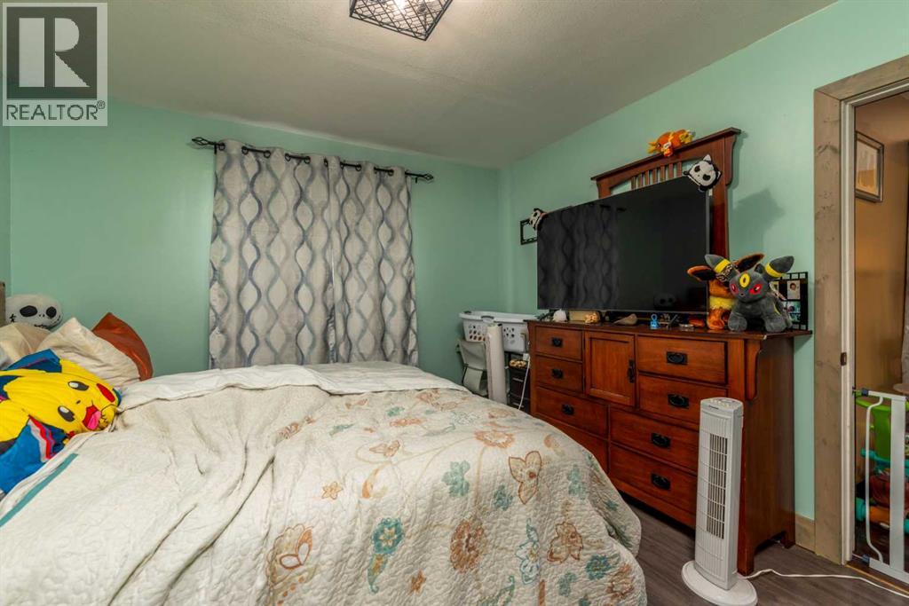 116 1 Avenue W Property Photo 11