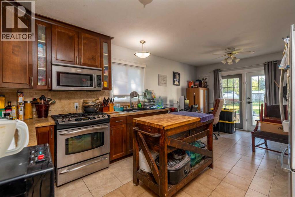 116 1 Avenue W Property Photo 13