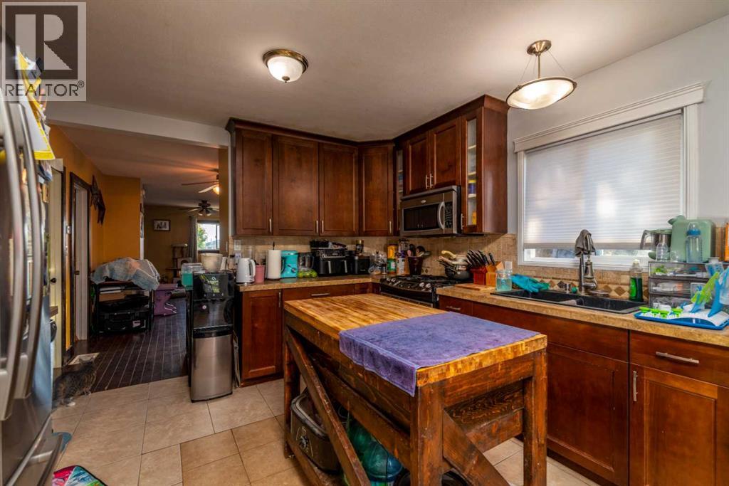 116 1 Avenue W Property Photo 14
