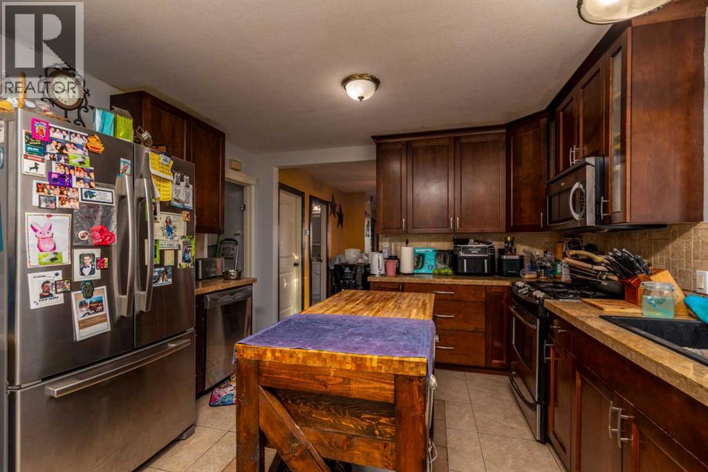 116 1 Avenue W Property Photo 16