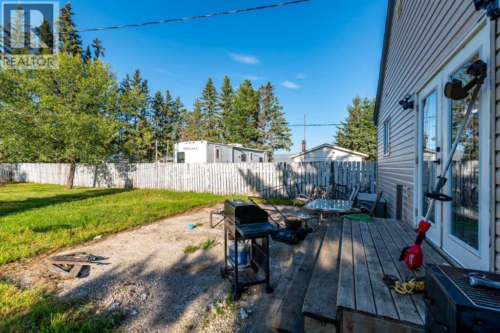 116 1 Avenue W Property Photo 23