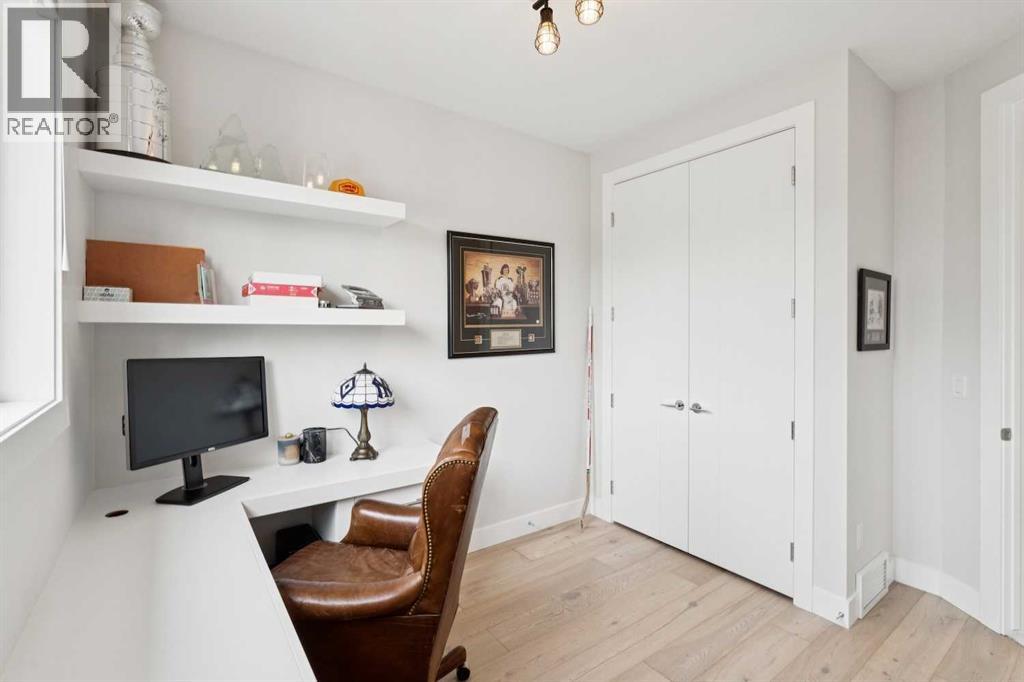 2629 32 Street Property Photo 23