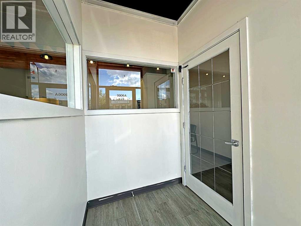 9906 Franklin Avenue Property Photo 4