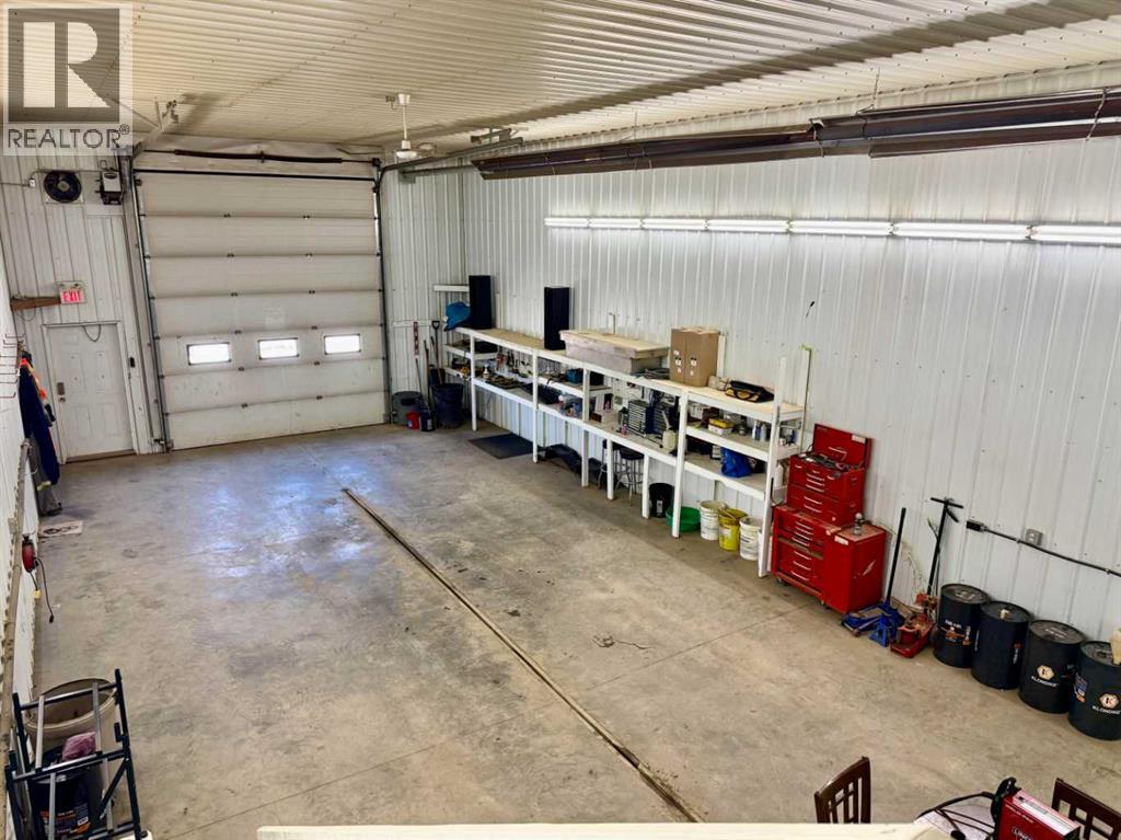 5114 43 Street Property Photo 3
