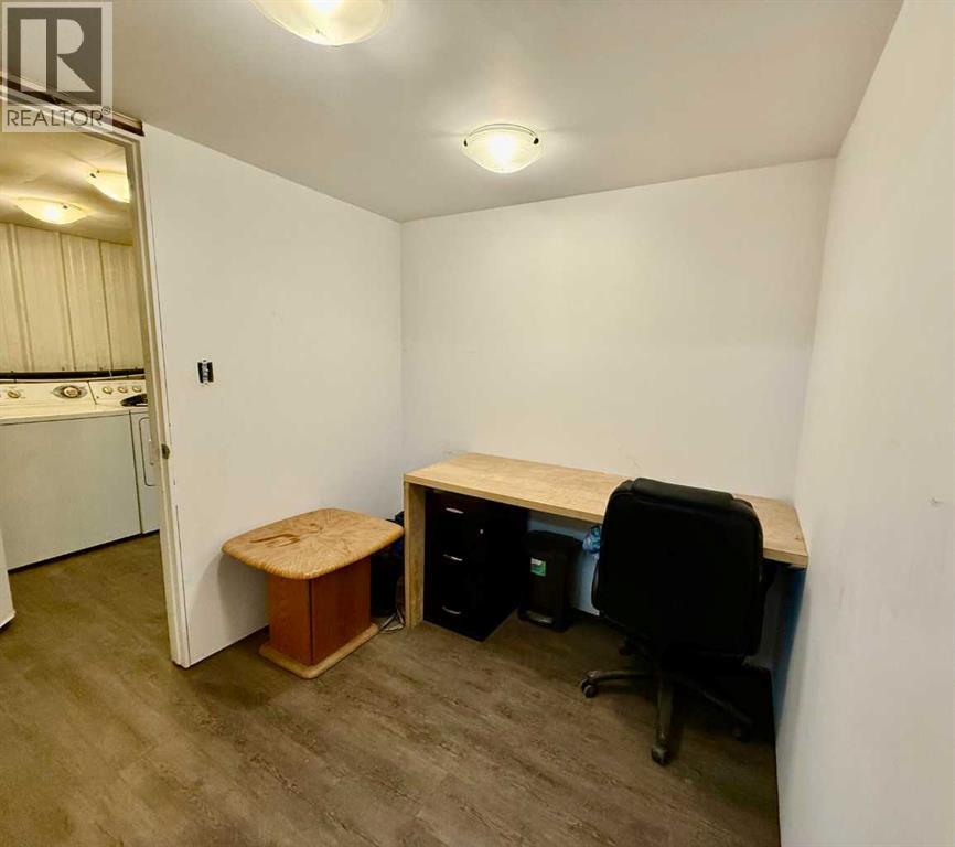 5114 43 Street Property Photo 7