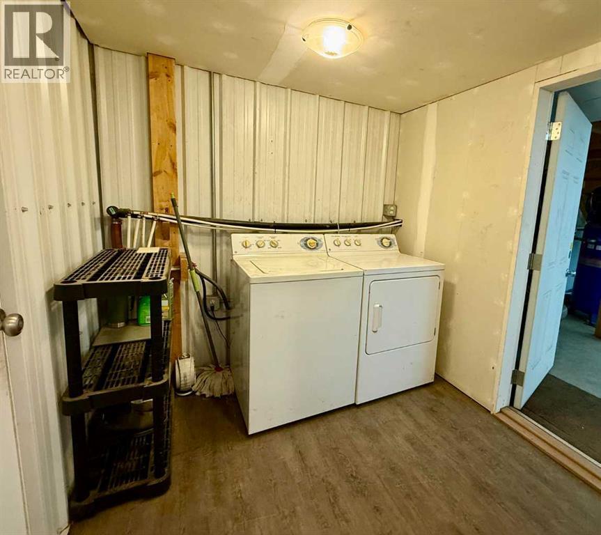 5114 43 Street Property Photo 9
