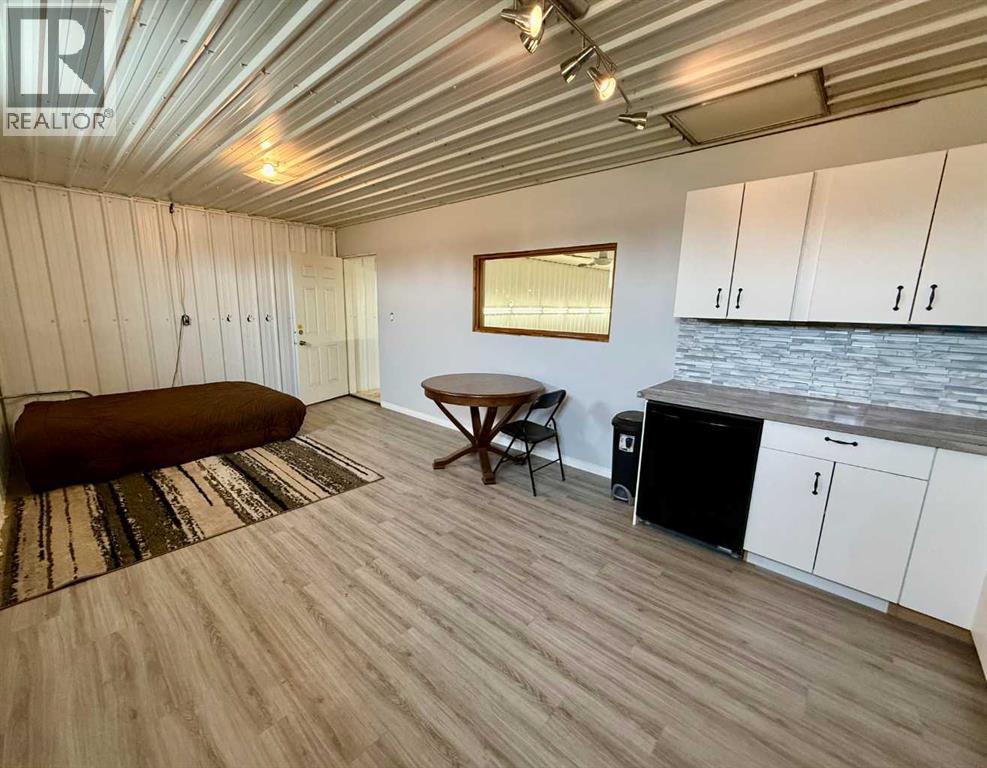 5114 43 Street Property Photo 10