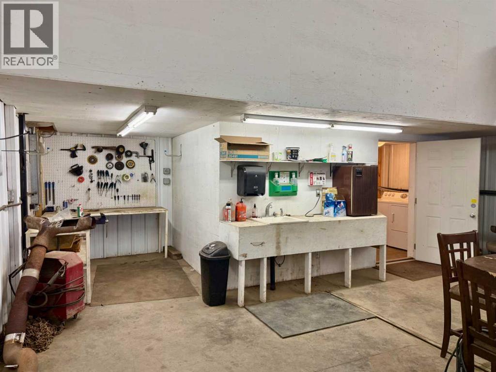 5114 43 Street Property Photo 14