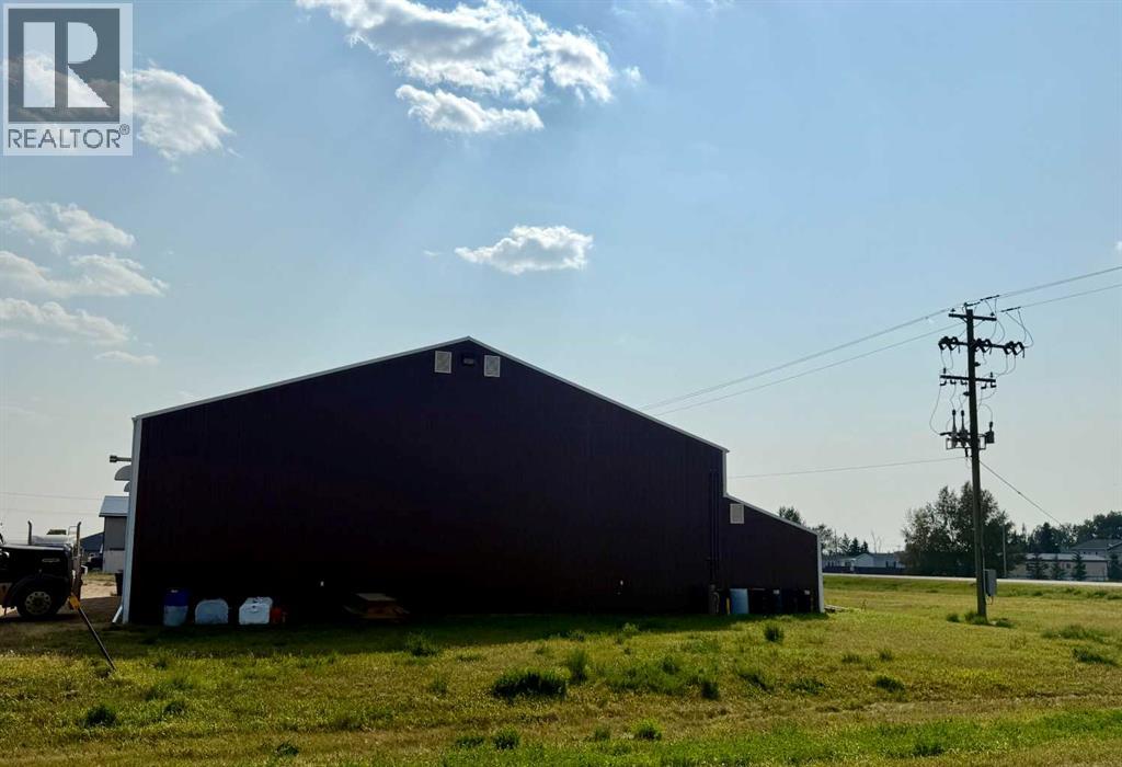 5114 43 Street Property Photo 16