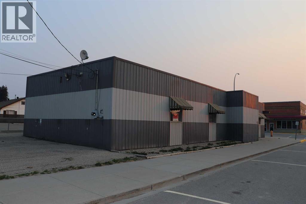 502 50 Street Property Photo 6