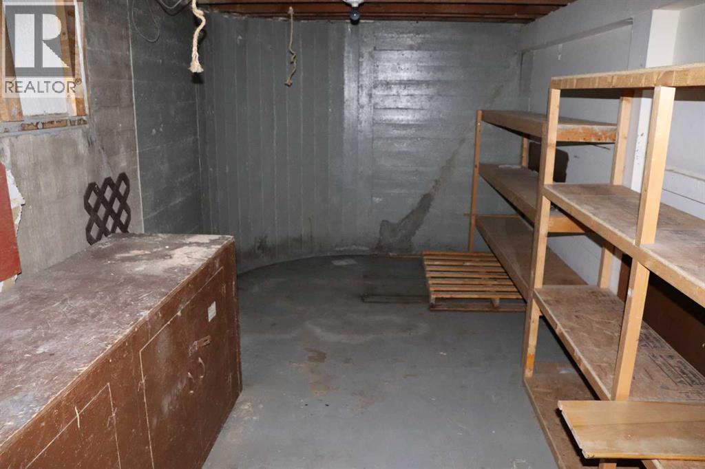 502 50 Street Property Photo 7