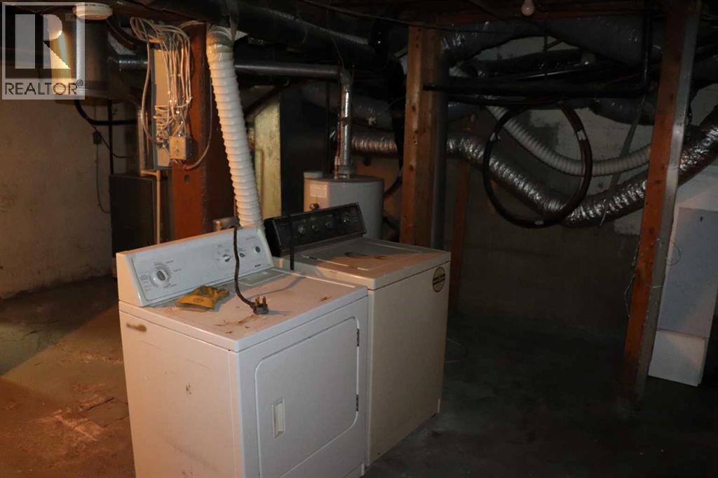 502 50 Street Property Photo 8