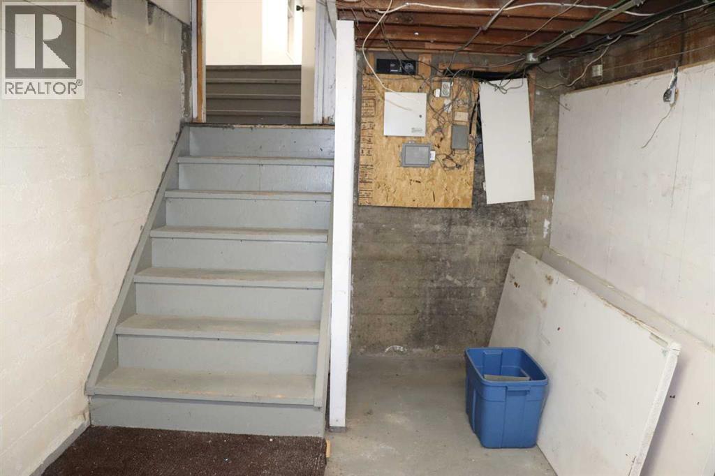 502 50 Street Property Photo 12