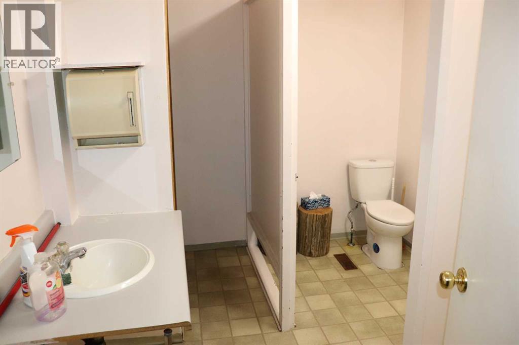 502 50 Street Property Photo 23