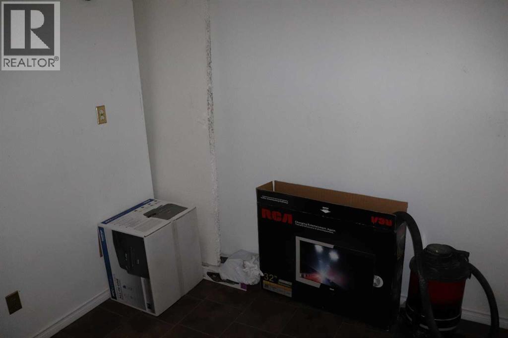 502 50 Street Property Photo 24