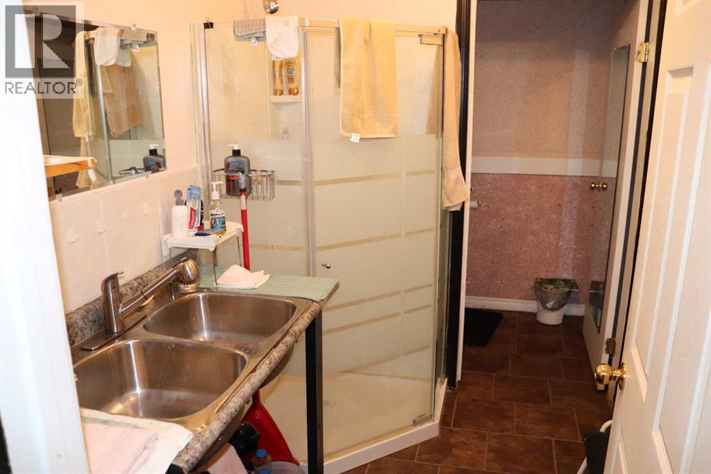 502 50 Street Property Photo 26