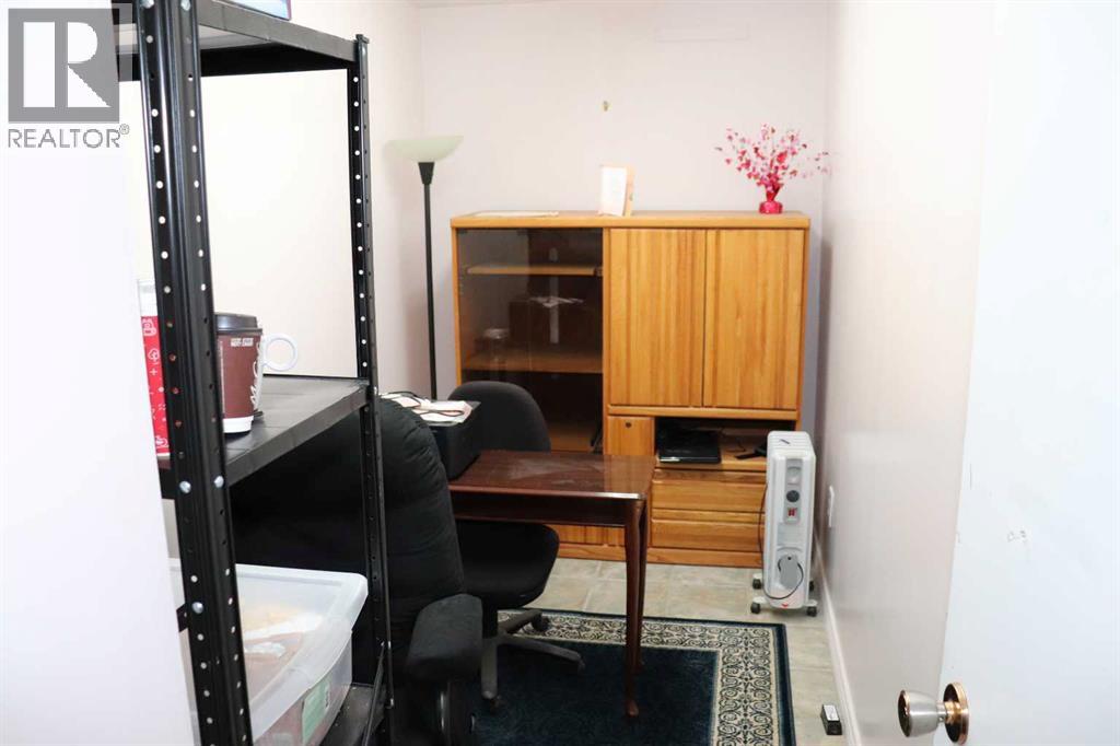 502 50 Street Property Photo 27