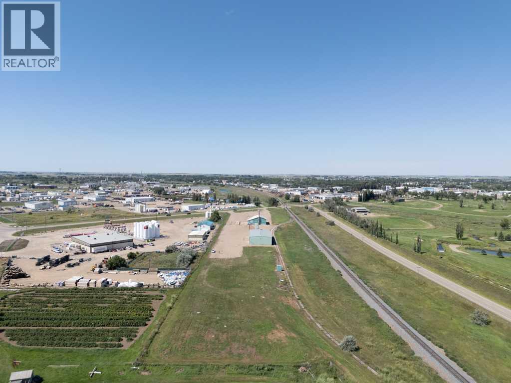 184075 7 Street E Property Photo 3