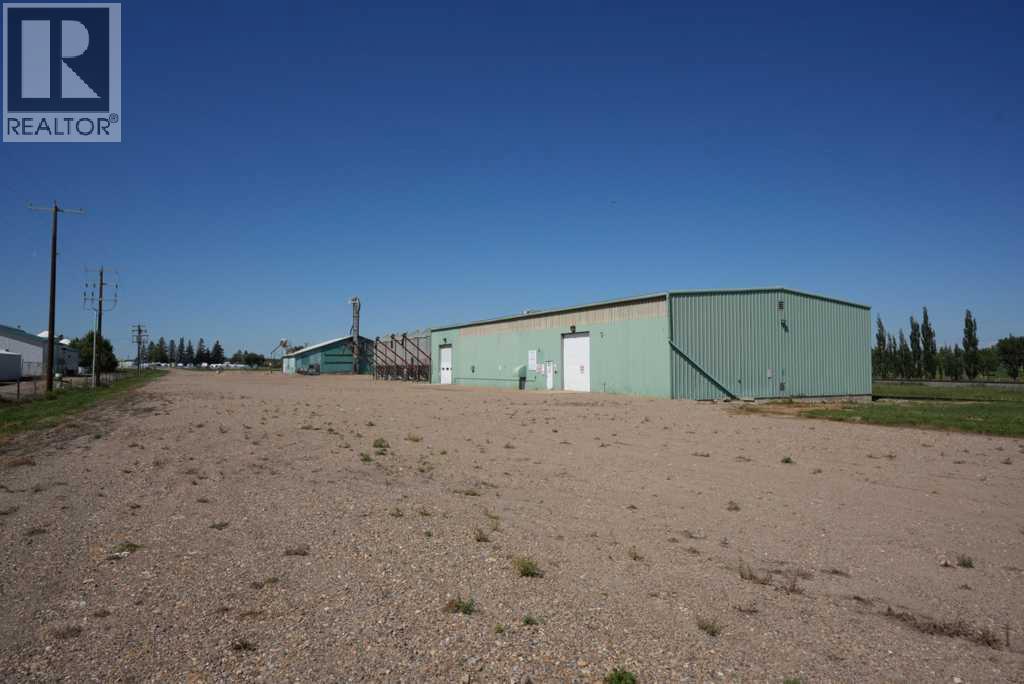 184075 7 Street E Property Photo 6