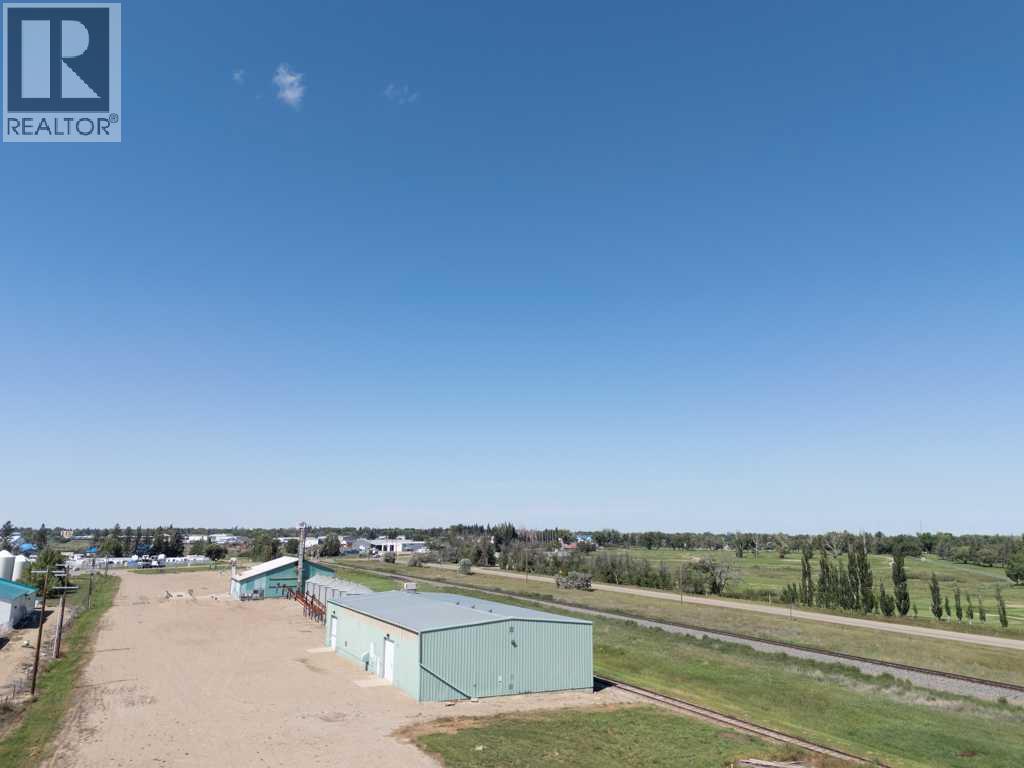 184075 7 Street E Property Photo 7