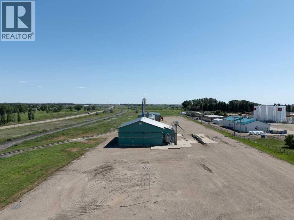 184075 7 Street E Property Photo 9