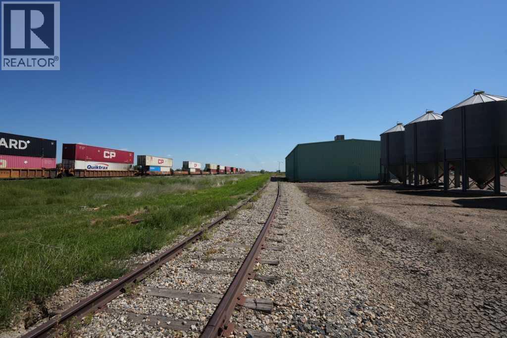184075 7 Street E Property Photo 10