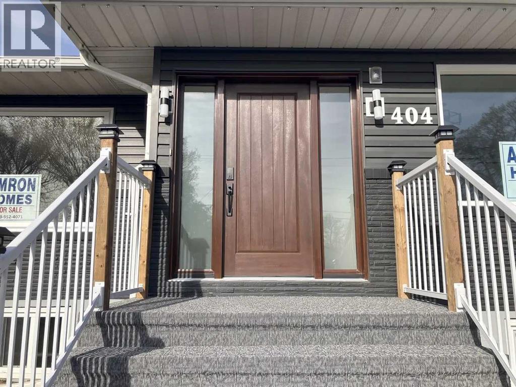 404 8 Street Sw Property Photo 2