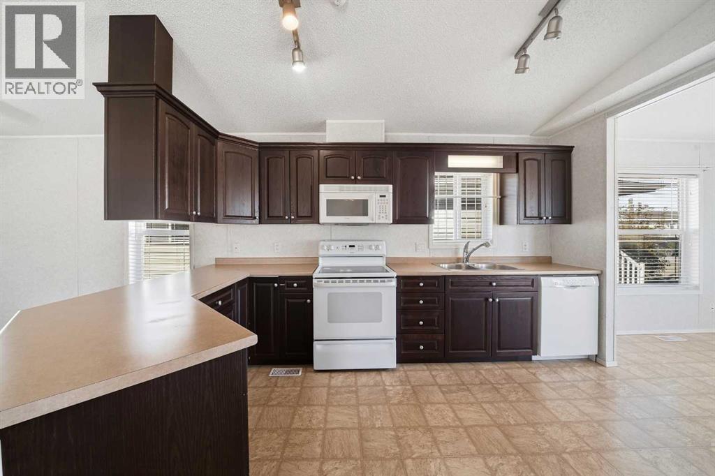 11 Baywood Link Property Photo 7