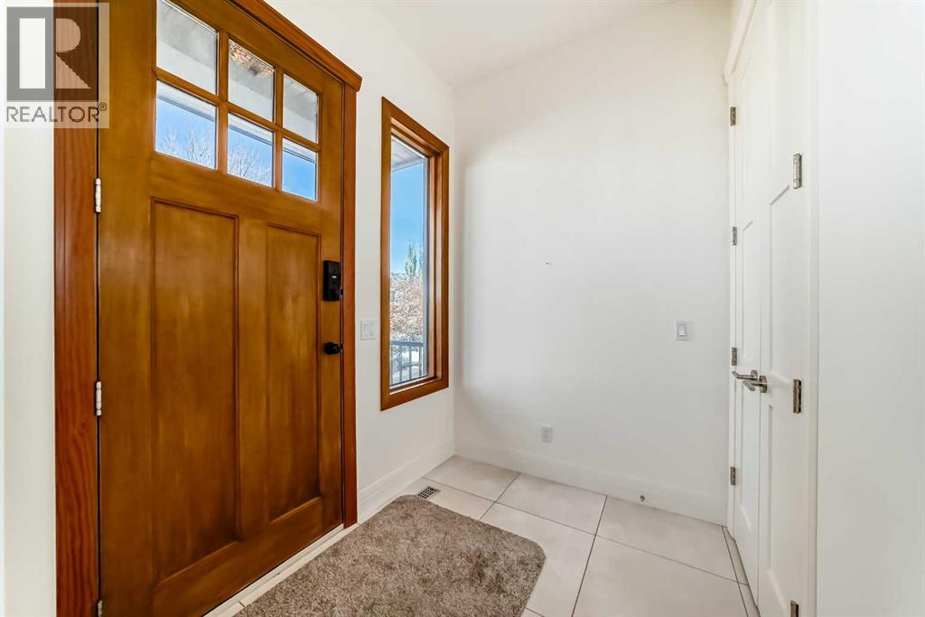 2323 3 Avenue Property Photo 3