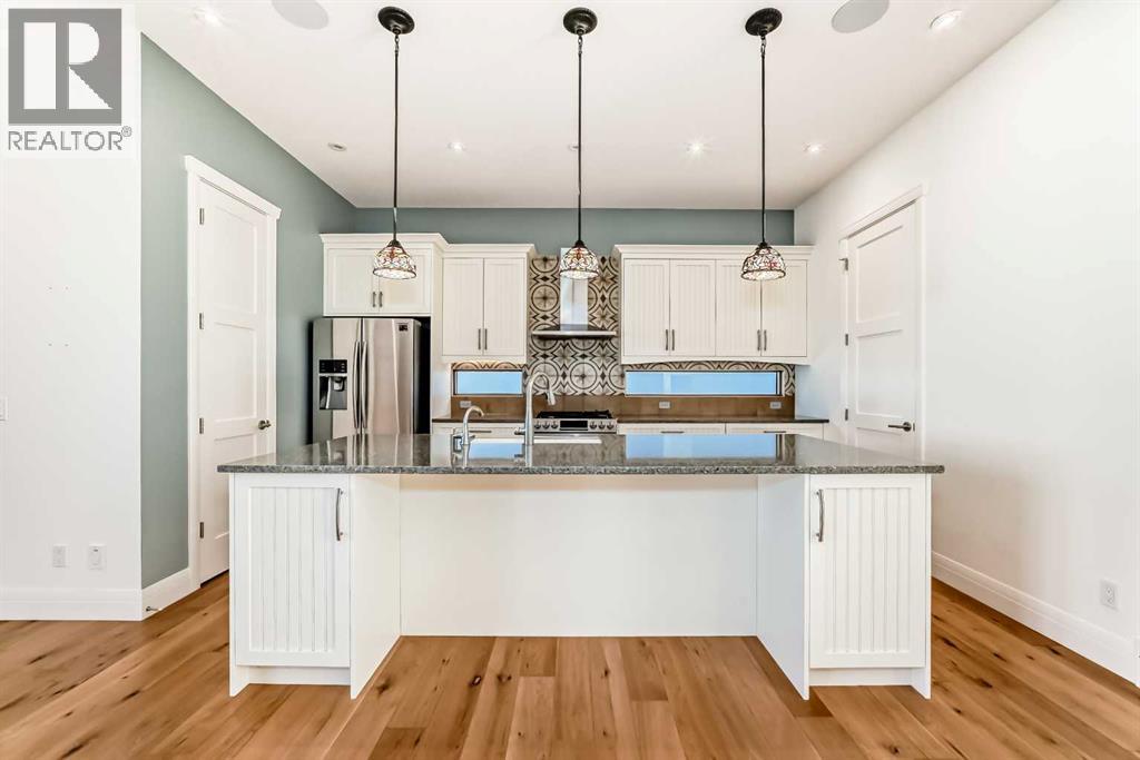 2323 3 Avenue Property Photo 4