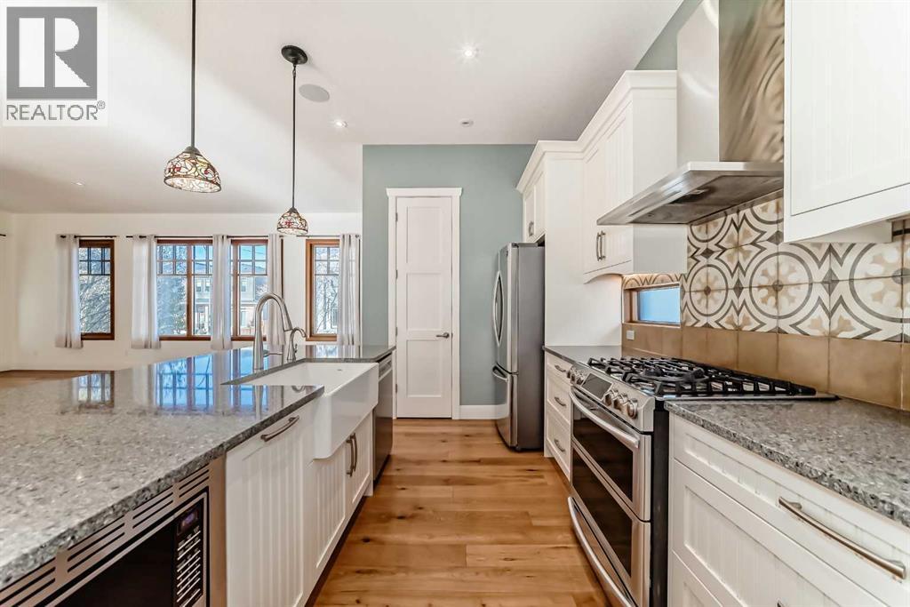 2323 3 Avenue Property Photo 6