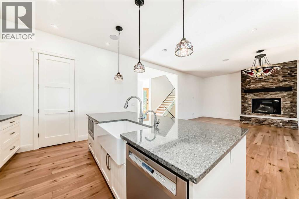 2323 3 Avenue Property Photo 7